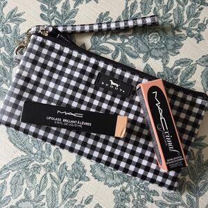 ❤️Scout Black and White Checkered Wristlet with MAC Lip Bundle❤️